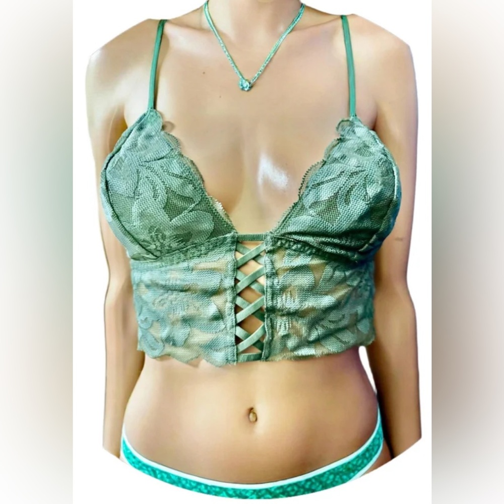 !!Discounted shipping!! Victoria's Secret Olive Lace Bralette (S)